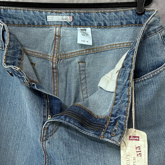 Levi's 515 Bootcut Medium Wash Jeans Sz 22W (Flaw) - Picture 3 of 12